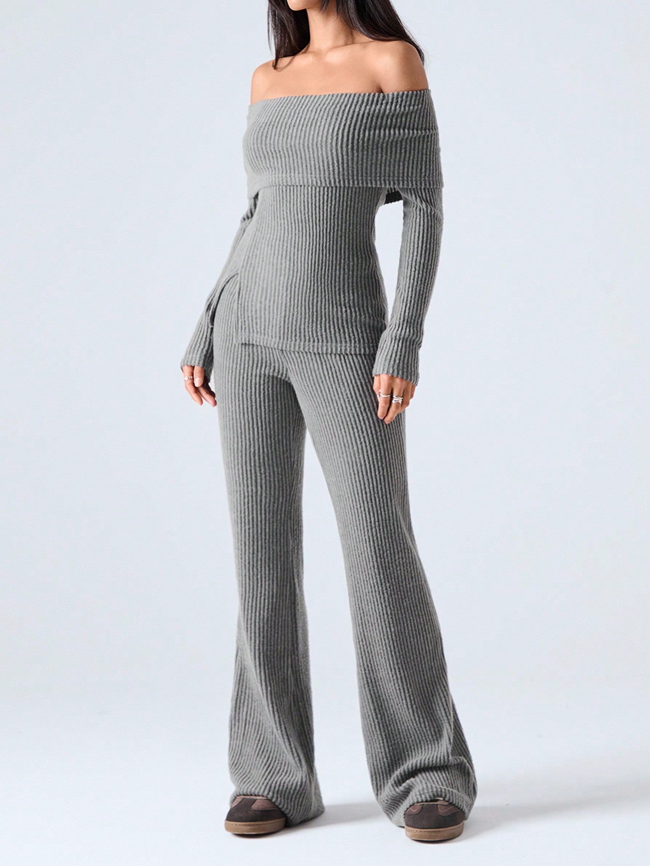 "SereniSet™ Off-Shoulder Ribbed Lounge Set – Grace in Every Step"
