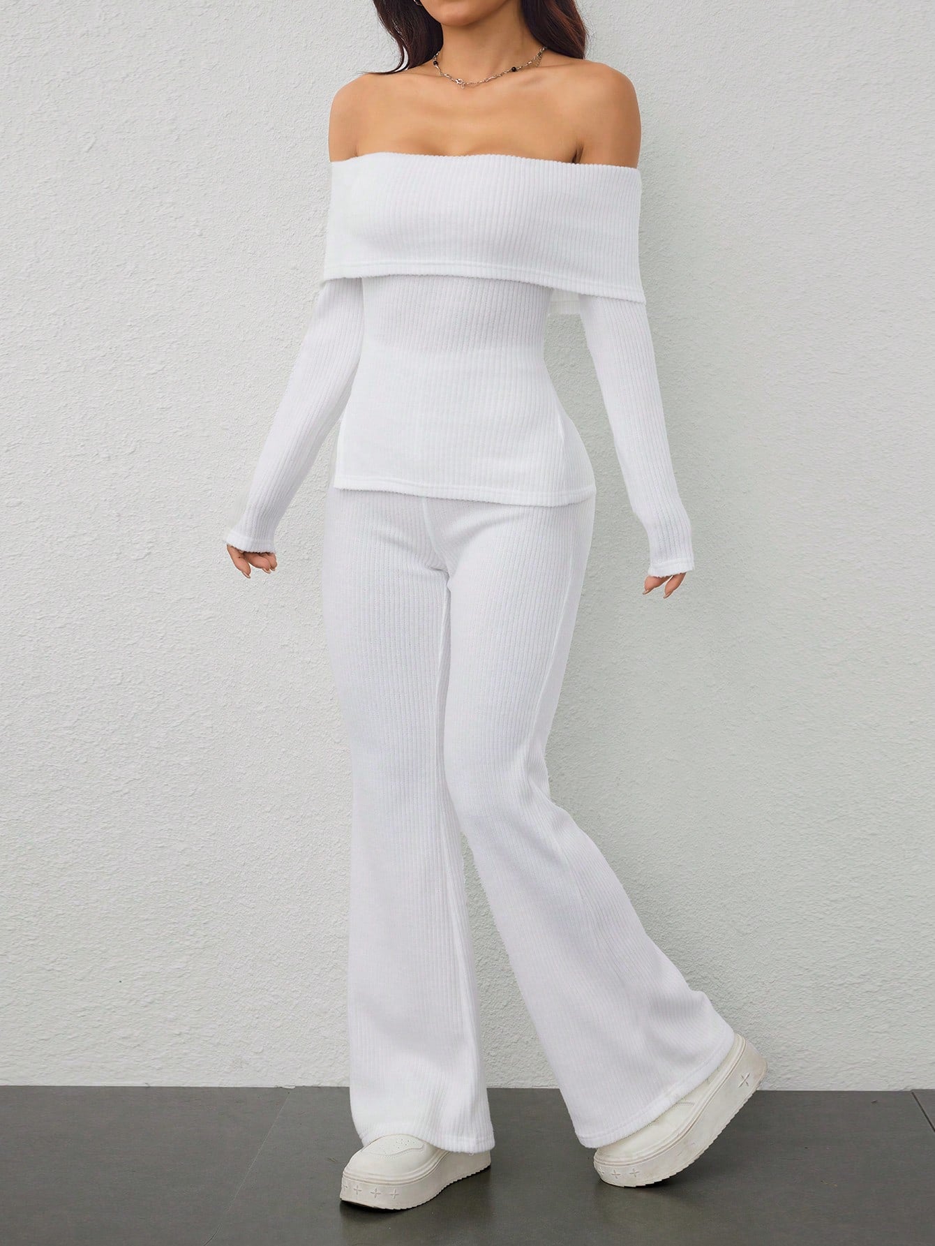 "SereniSet™ Off-Shoulder Ribbed Lounge Set – Grace in Every Step"