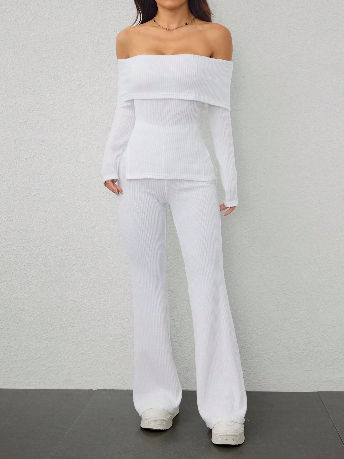 "SereniSet™ Off-Shoulder Ribbed Lounge Set – Grace in Every Step"