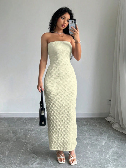 "Eleganza™ Strapless Textured Maxi Dress – Classy. Chic. Captivating."